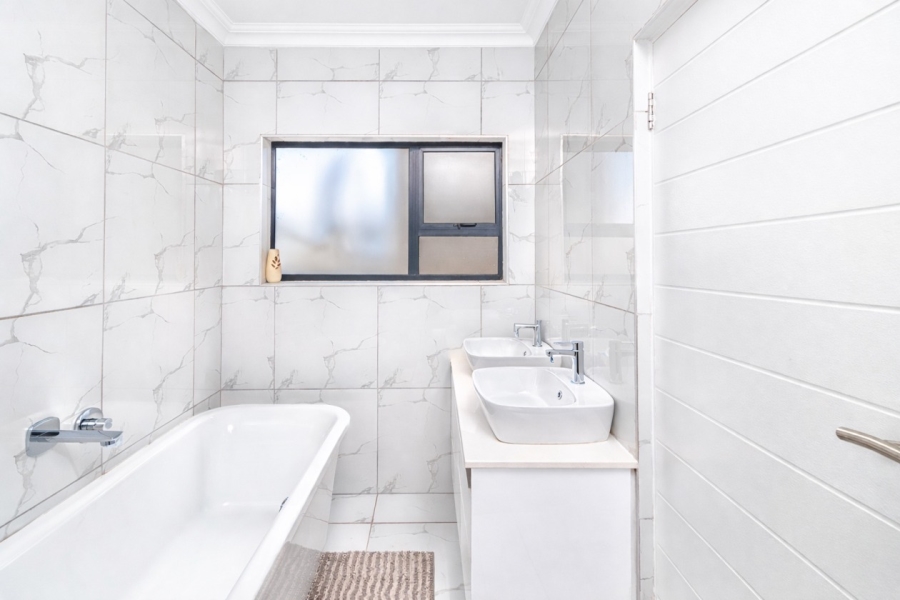 3 Bedroom Property for Sale in Melodie North West